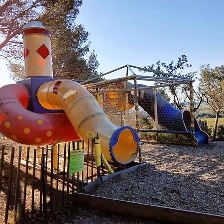 Camping Le Bois De Pins Salses-le-Château Eksteriør bilde