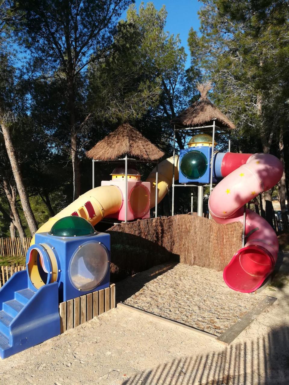 Camping Le Bois De Pins Salses-le-Château Eksteriør bilde